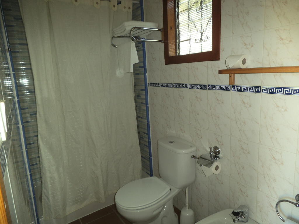 La Cerca Del Alcornoque Guest House Casas de Belvis Bilik gambar