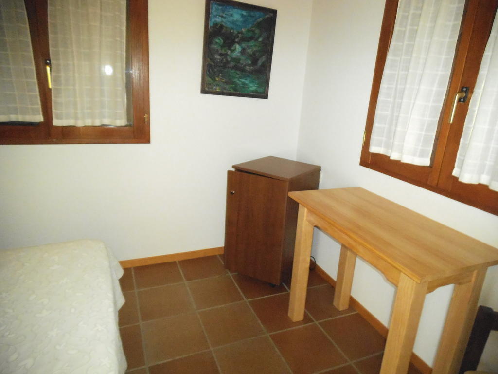 La Cerca Del Alcornoque Guest House Casas de Belvis Bilik gambar